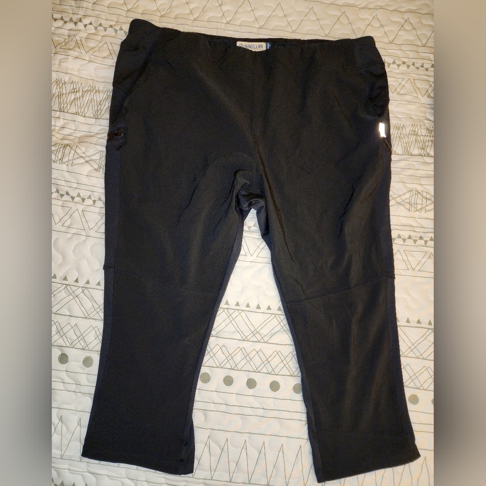 Magellan Outdoors capri pants